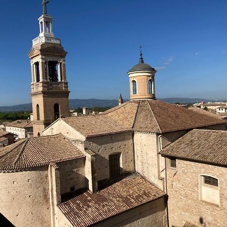 Affittacamere La Terrazza Sul Campanile Foligno Exterior foto