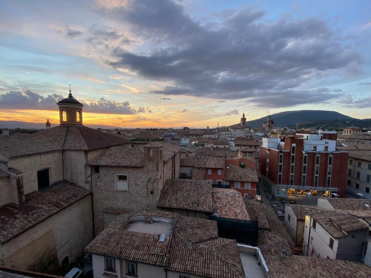 Affittacamere La Terrazza Sul Campanile Foligno Exterior foto