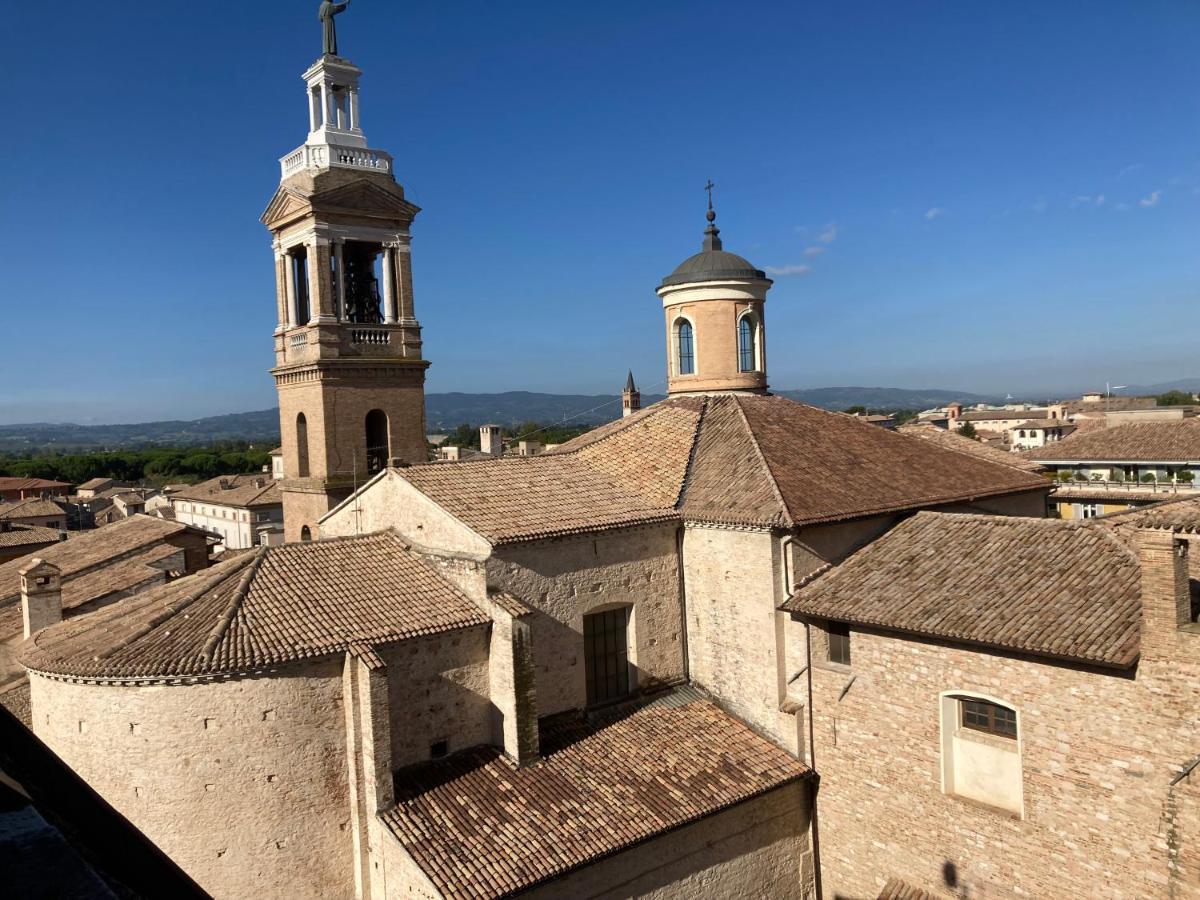 Affittacamere La Terrazza Sul Campanile Foligno Exterior foto